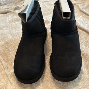 UGG W CLASSIC MINI II Black Boots.